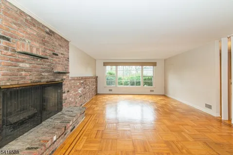 $795,000 | 6 Van Duyne Road, Mountain Lakes, NJ 07046