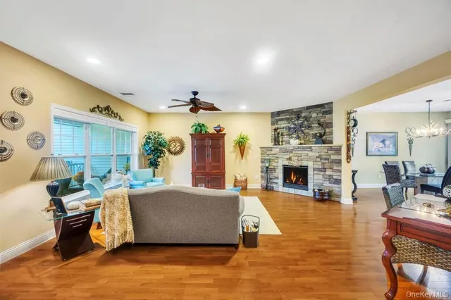 $660,000 | 4 Haverton Court, Riverhead, NY 11901