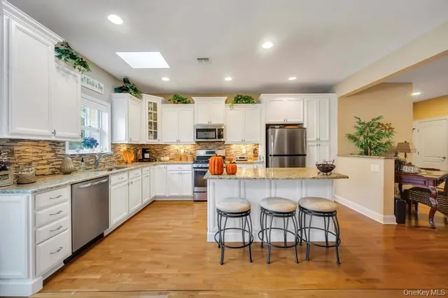 $660,000 | 4 Haverton Court, Riverhead, NY 11901