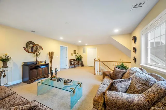 $660,000 | 4 Haverton Court, Riverhead, NY 11901