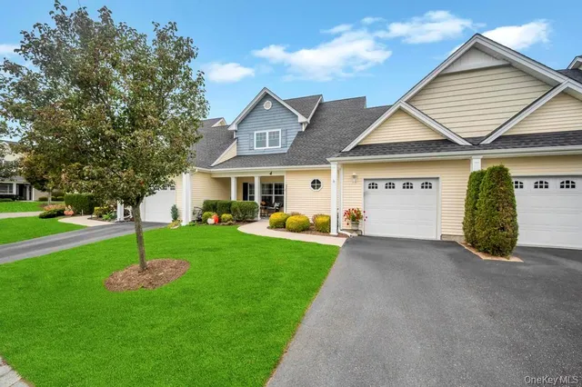 $660,000 | 4 Haverton Court, Riverhead, NY 11901