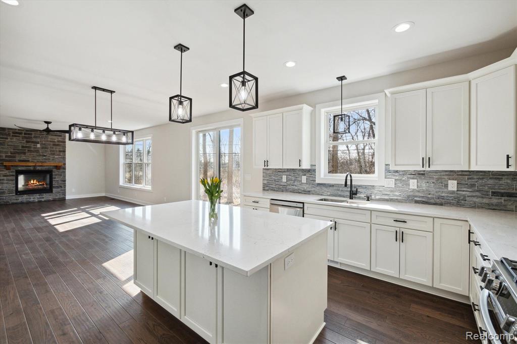 241 Maplehill Road Rochester Hills, MI 48306 - Photo 13 of 46