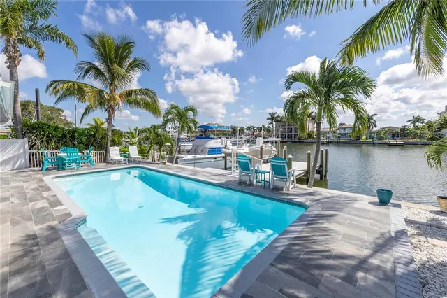 $1,225,000 | 533 Lillian Drive, Madeira Beach, FL 33708