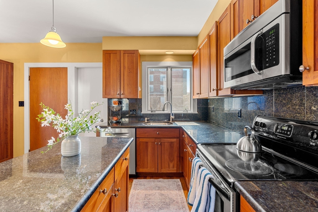 16 Raymond Road Salem, MA 01970 - Photo 19 of 42 Gallery Image 19