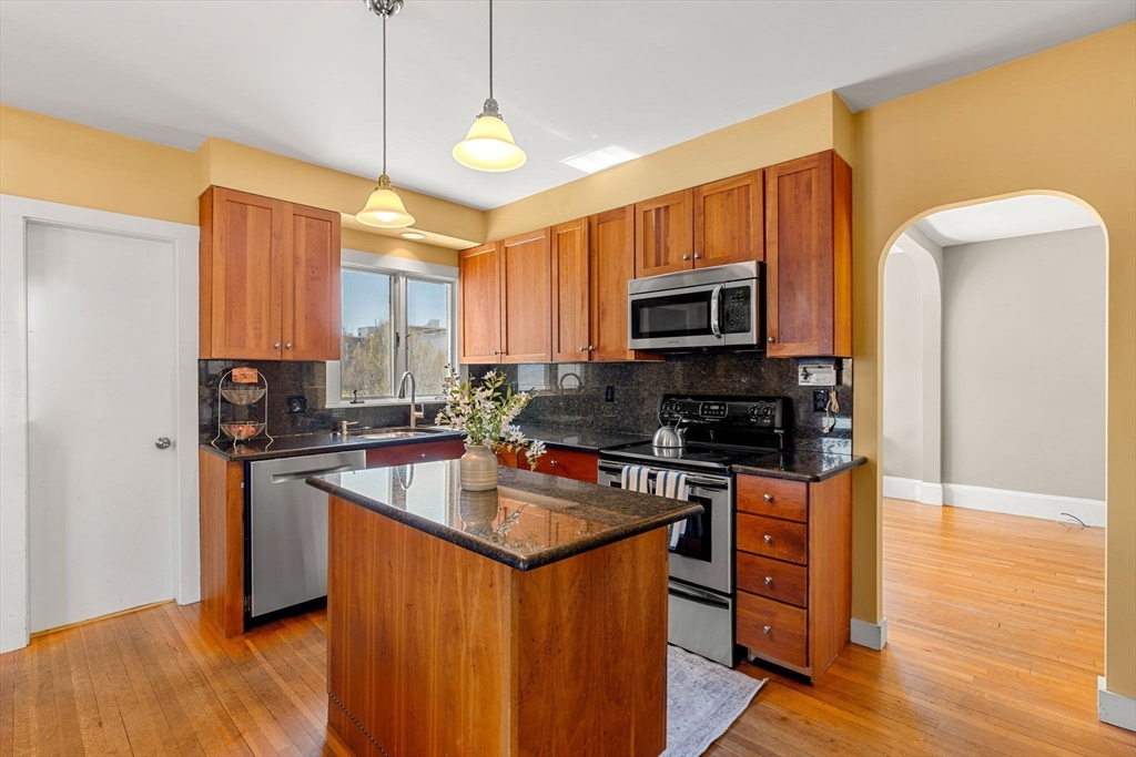 16 Raymond Road Salem, MA 01970 - Photo 21 of 42 Gallery Image 21