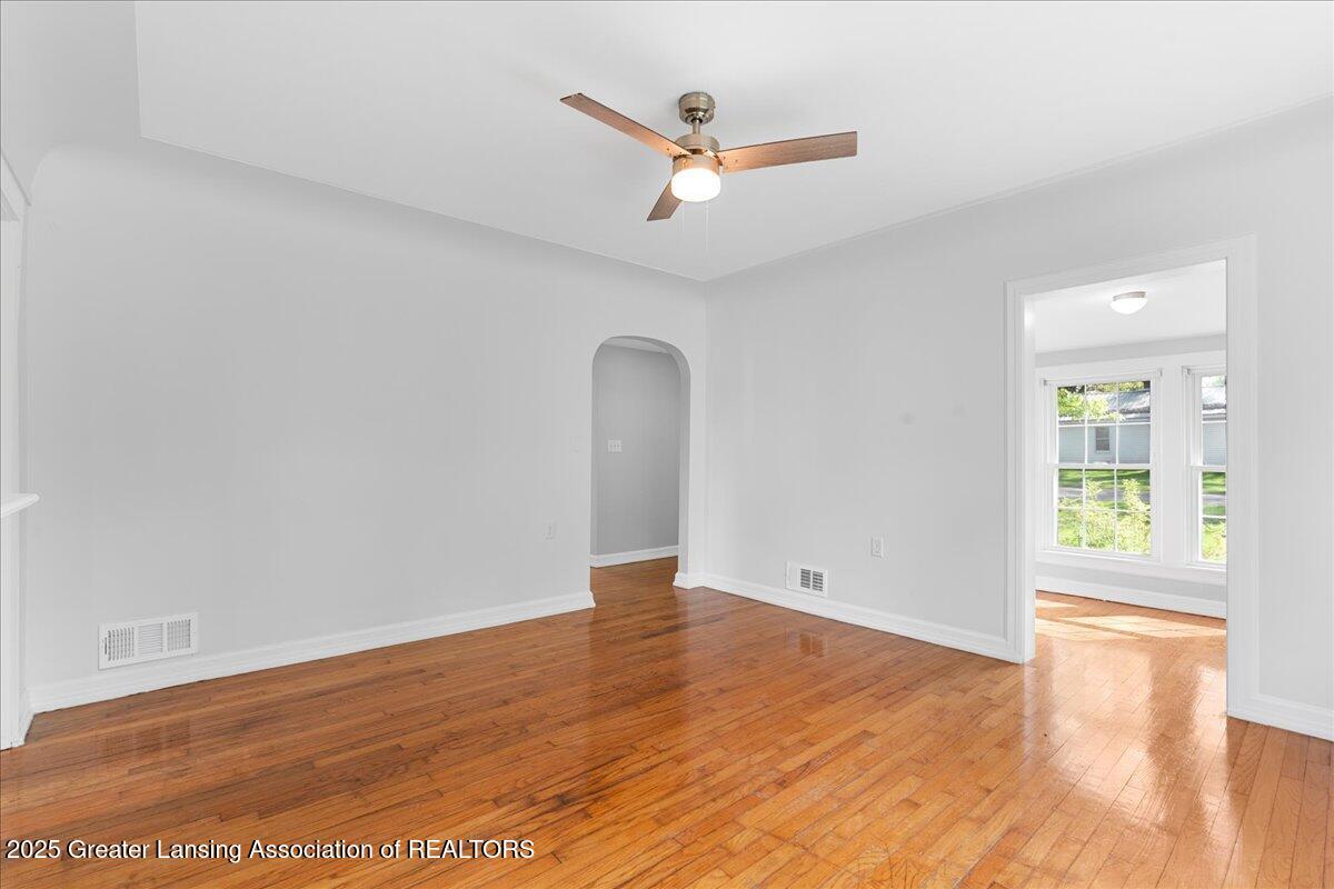 1209 Chester Street Eaton Rapids, MI 48827 - Photo 16 of 29 Living Room