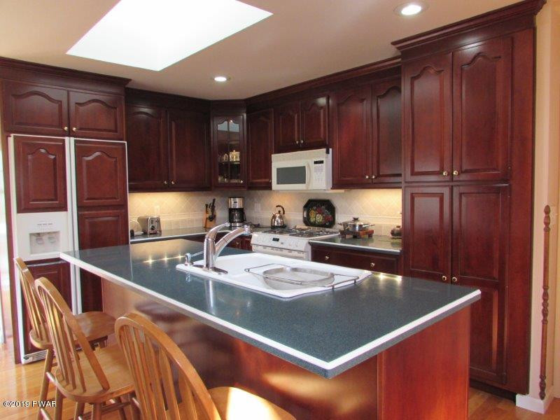 334 Maple Ridge Drive Hawley, PA 18428 - Photo 25 of 72 26 Corian countertops