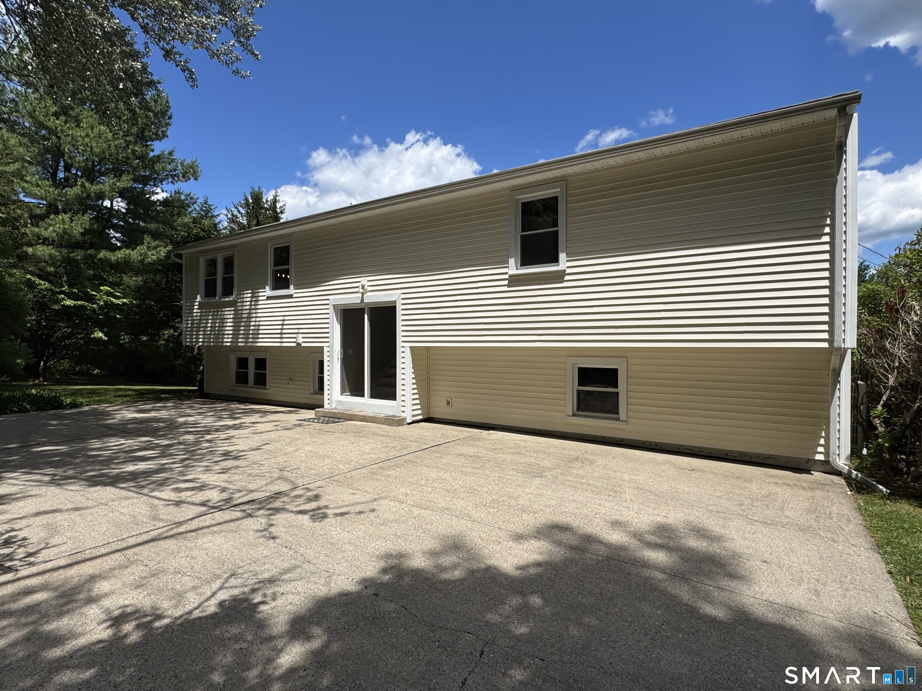 210 Cloudland Road North Haven, CT 06473 - Photo 4 of 40