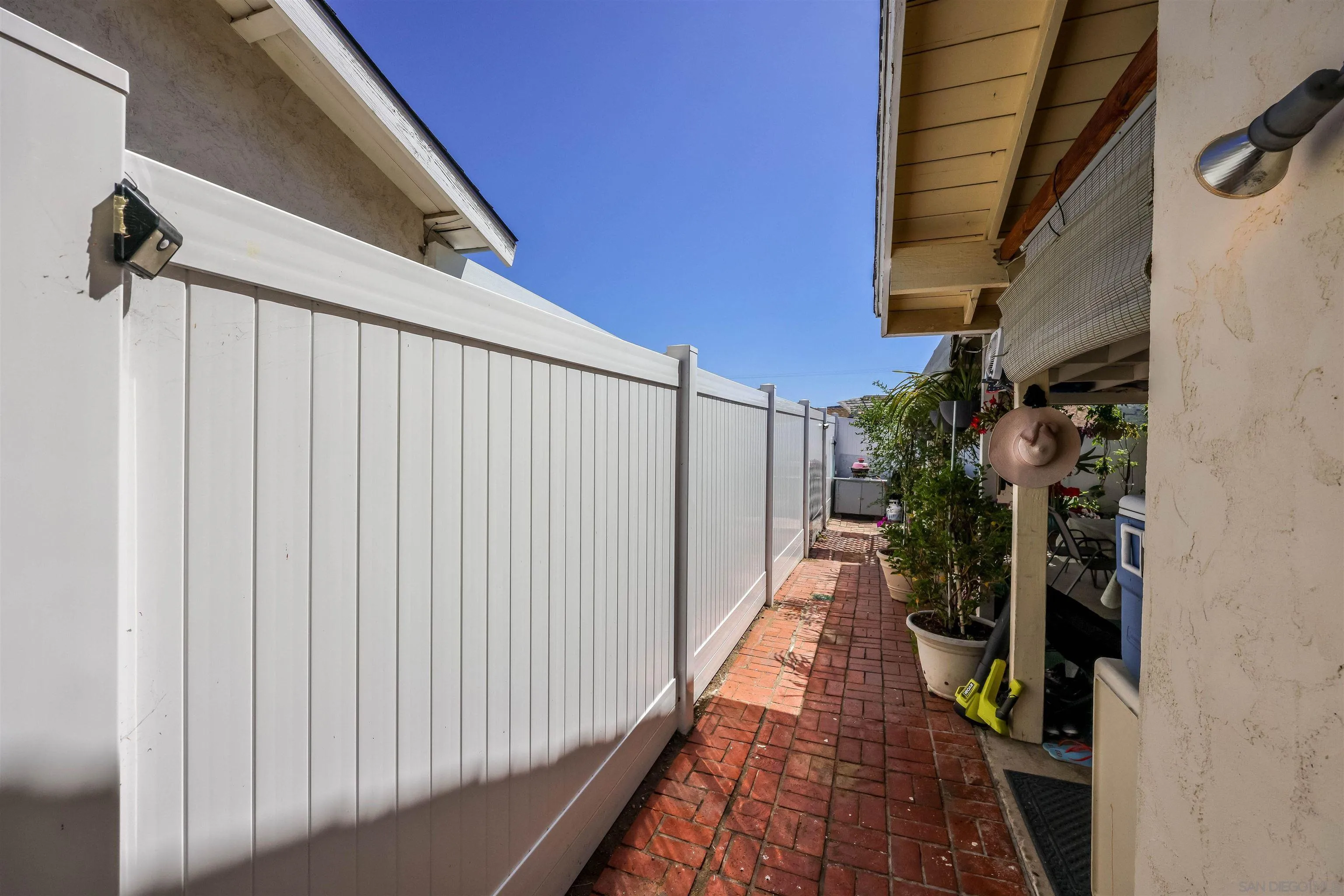 14513 Mirando Street Poway, CA 92064 - Photo 16 of 25 a view of a corridor