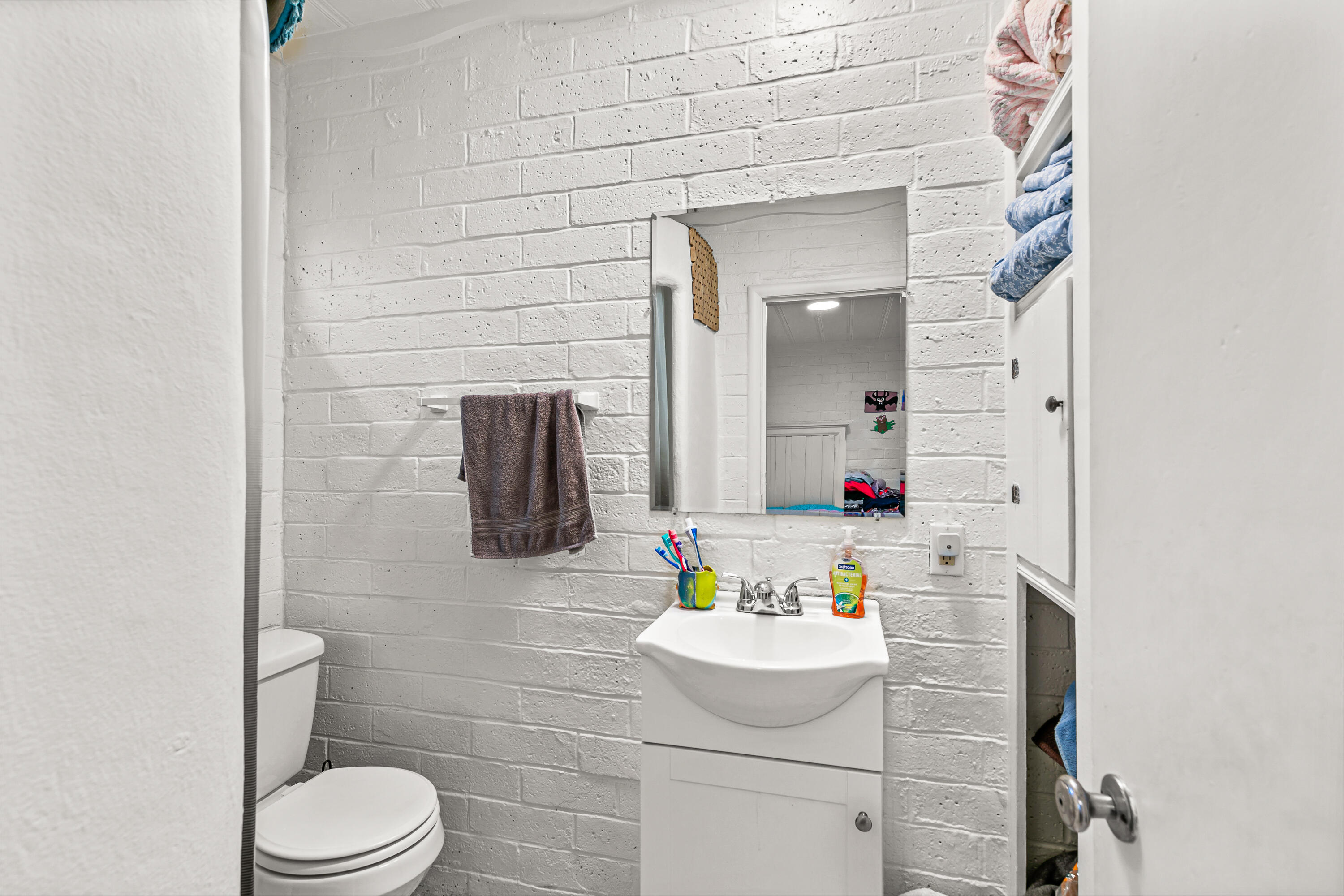 1048 West 13th Street Medford, OR 97501 - Photo 10 of 24