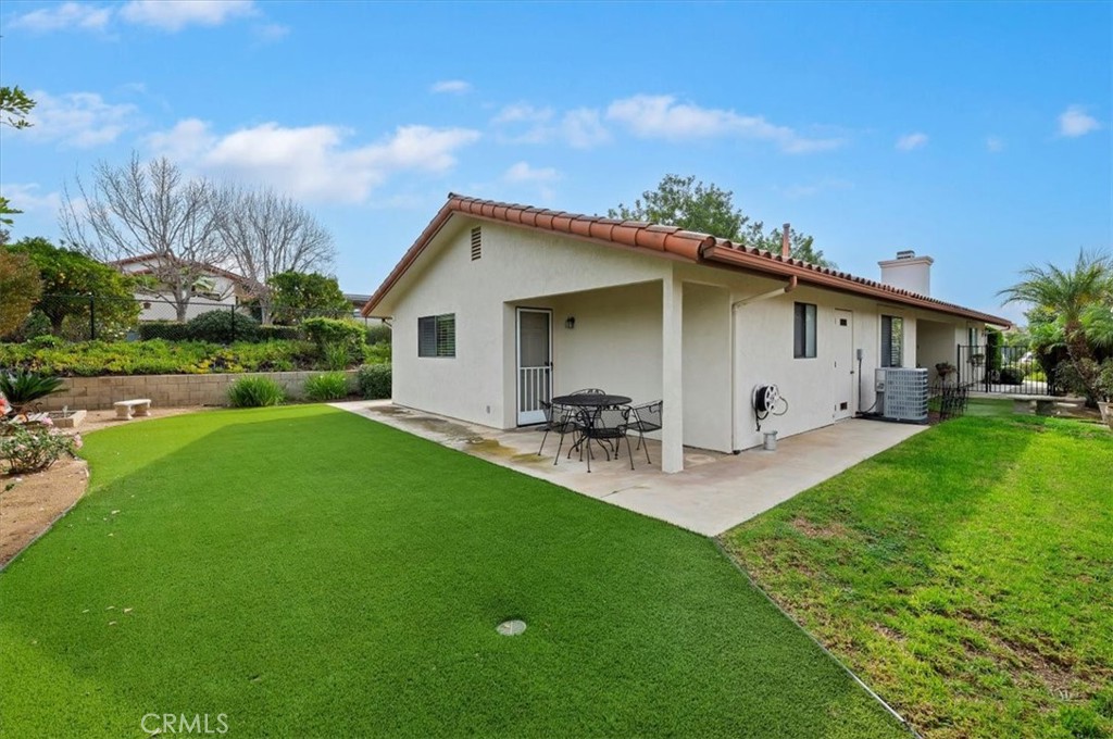 1168 North Crescent Ridge Road Fallbrook, CA 92028 - Photo 31 of 45 a view of a house with backyard and sitting area
