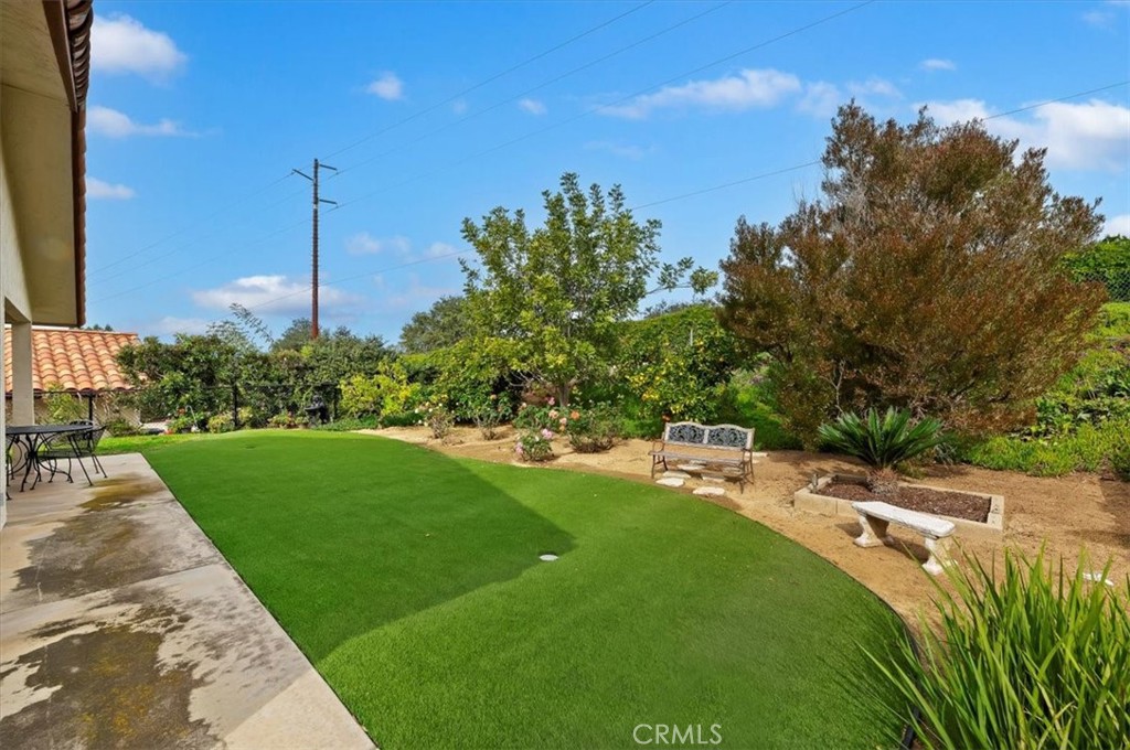 1168 North Crescent Ridge Road Fallbrook, CA 92028 - Photo 34 of 45 a backyard of a house with lots of green space