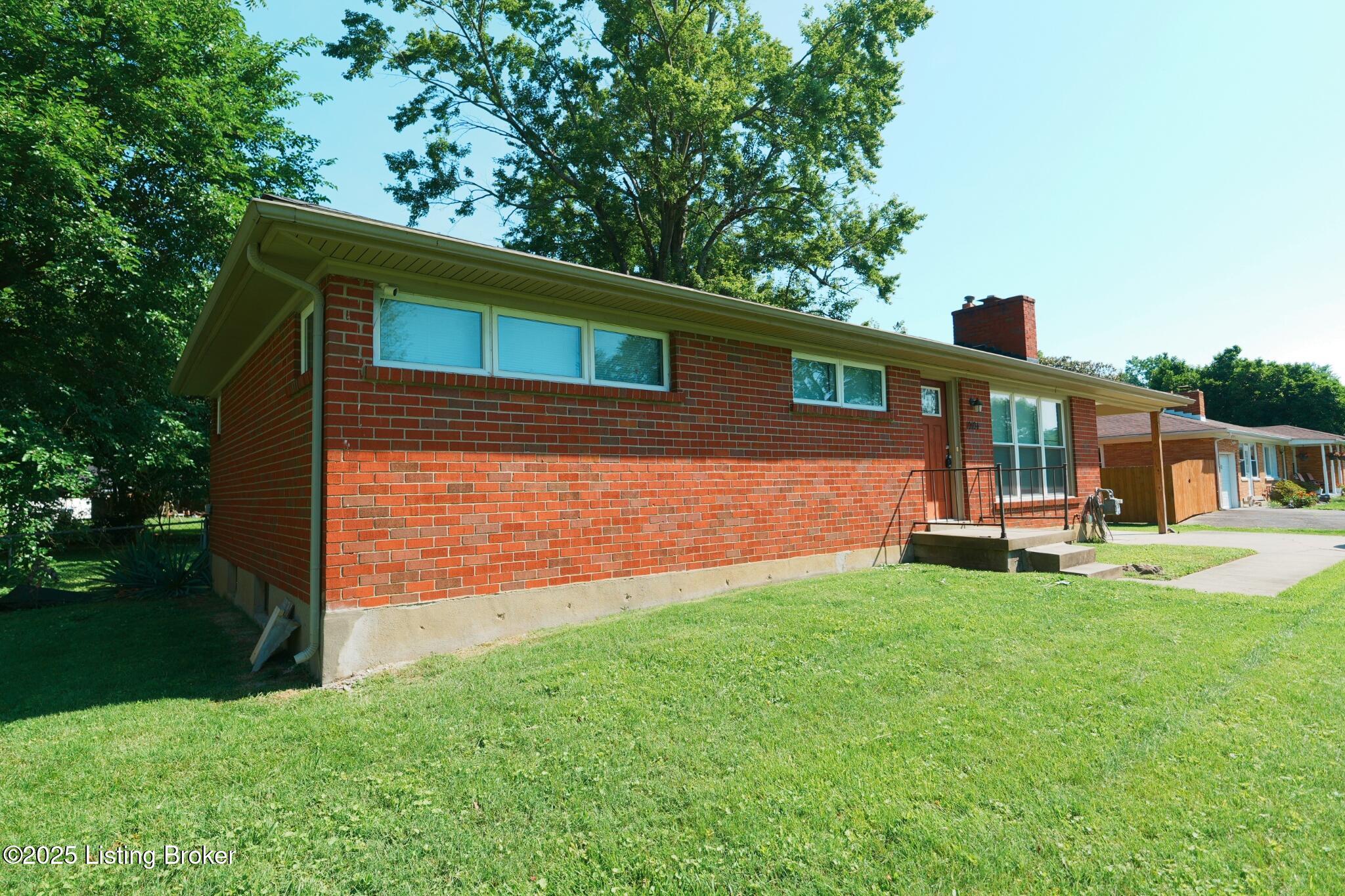 10104 Nanka Road Louisville, KY 40272 - Photo 3 of 29 24