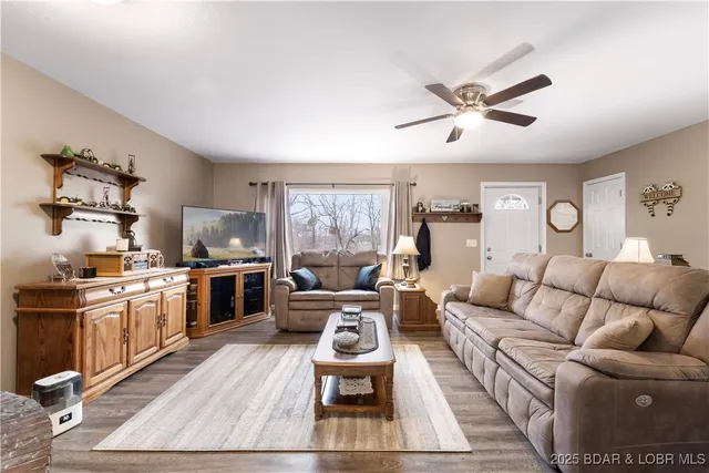 $365,000 | 202 Simmons Loop, Macks Creek, MO 65786