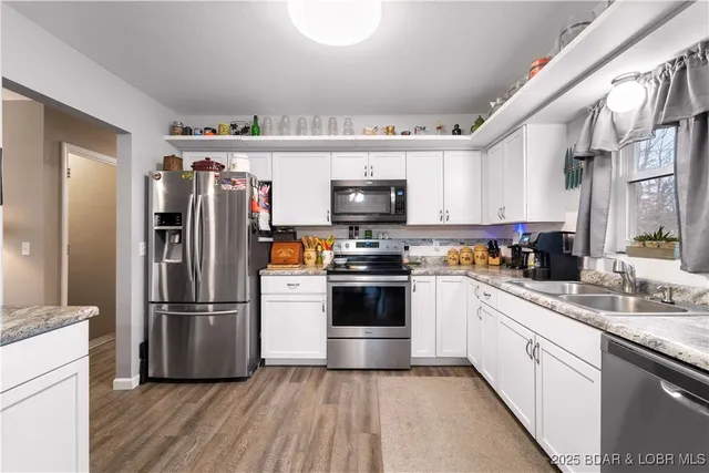 $365,000 | 202 Simmons Loop, Macks Creek, MO 65786