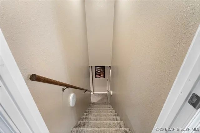 $365,000 | 202 Simmons Loop, Macks Creek, MO 65786