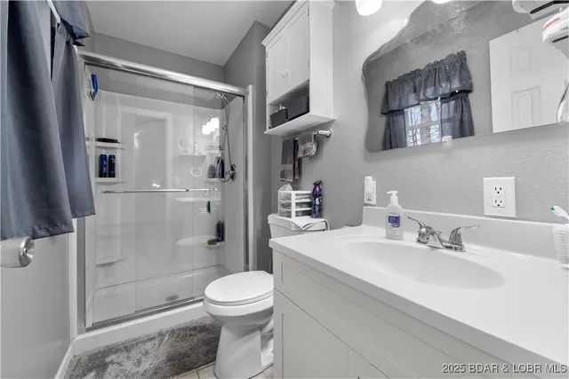 $365,000 | 202 Simmons Loop, Macks Creek, MO 65786