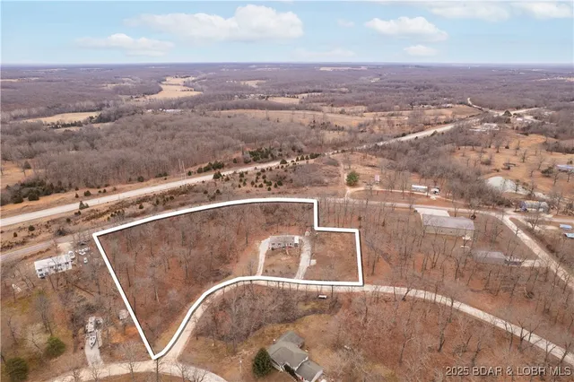 $365,000 | 202 Simmons Loop, Macks Creek, MO 65786