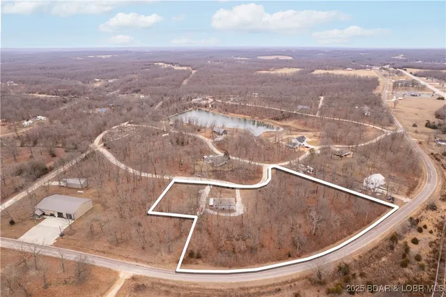 $365,000 | 202 Simmons Loop, Macks Creek, MO 65786