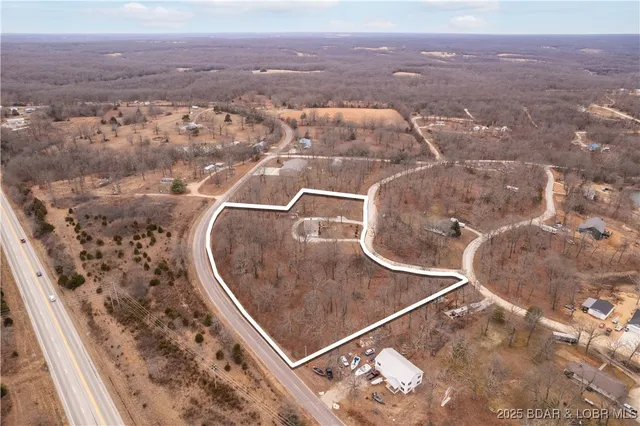 $365,000 | 202 Simmons Loop, Macks Creek, MO 65786