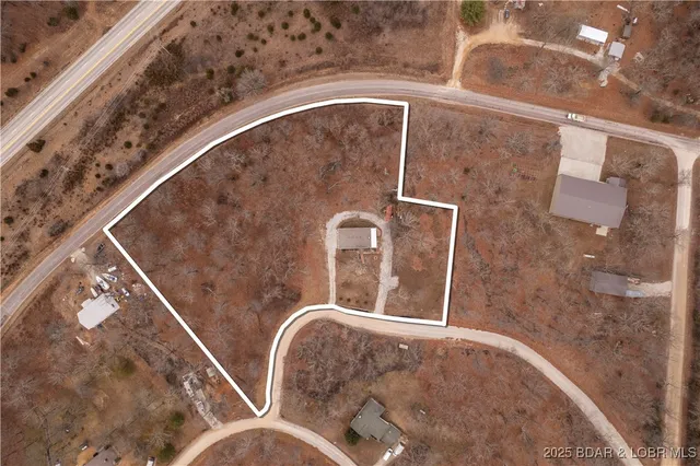 $365,000 | 202 Simmons Loop, Macks Creek, MO 65786