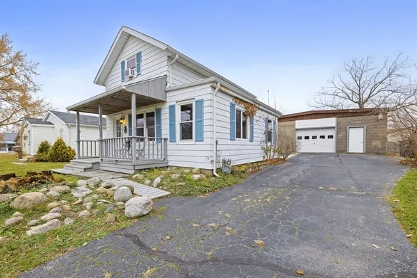 $287,000 | 607 Sherwood Avenue, Three Oaks, MI 49128