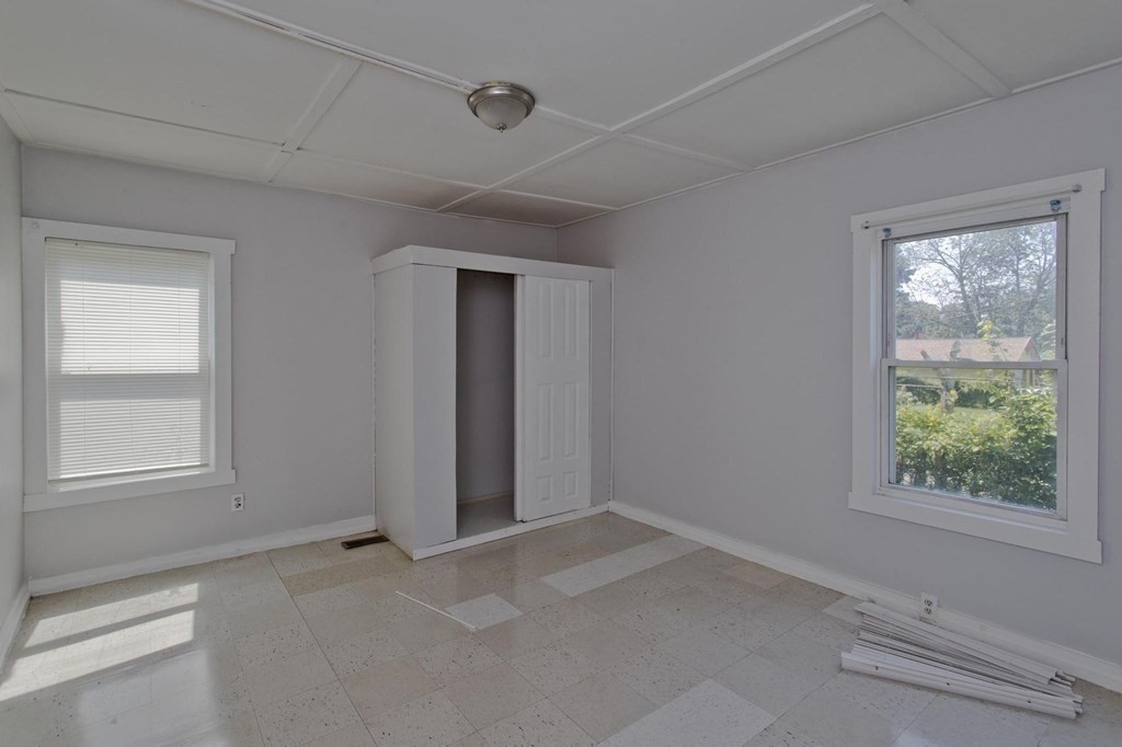 37 Greene Street Springfield, MA 01109 - Photo 8 of 26
