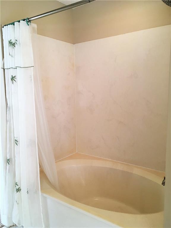 5905 High View Road Greensboro, NC 27410 - Photo 16 of 22 Relax in the garden tub!