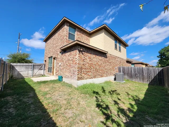 a view of a house with a yard and plants