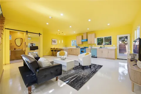 $4,800 | 5606 White Oak Avenue, Encino, CA 91316