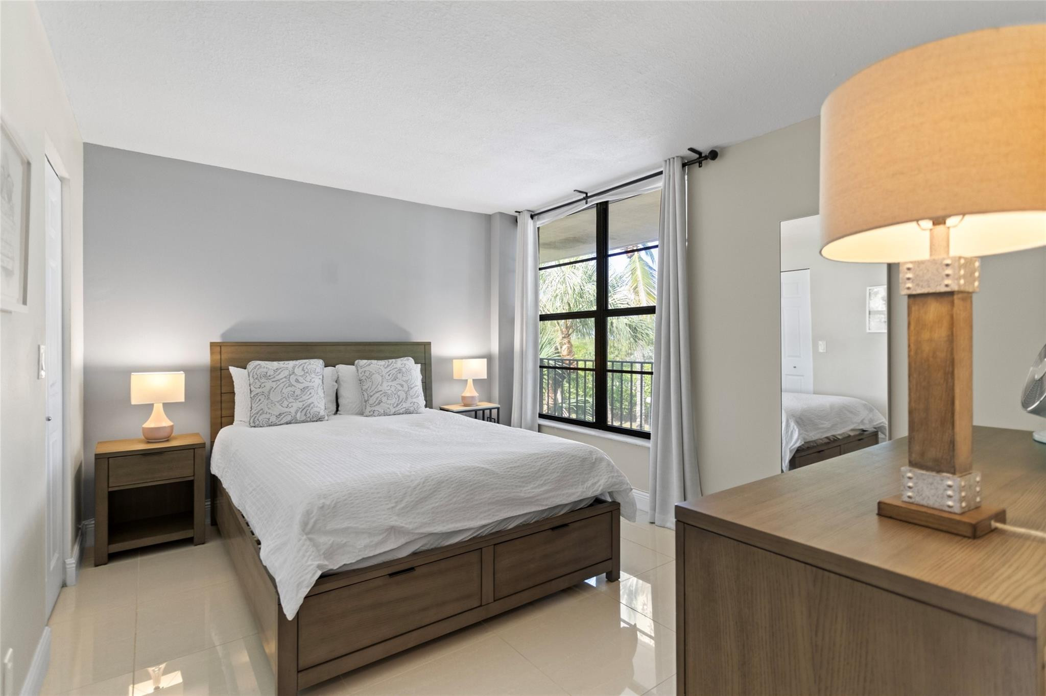 16 Royal Palm Way, Unit 302 Boca Raton, FL 33432 - Photo 24 of 34 Guest Bedroom