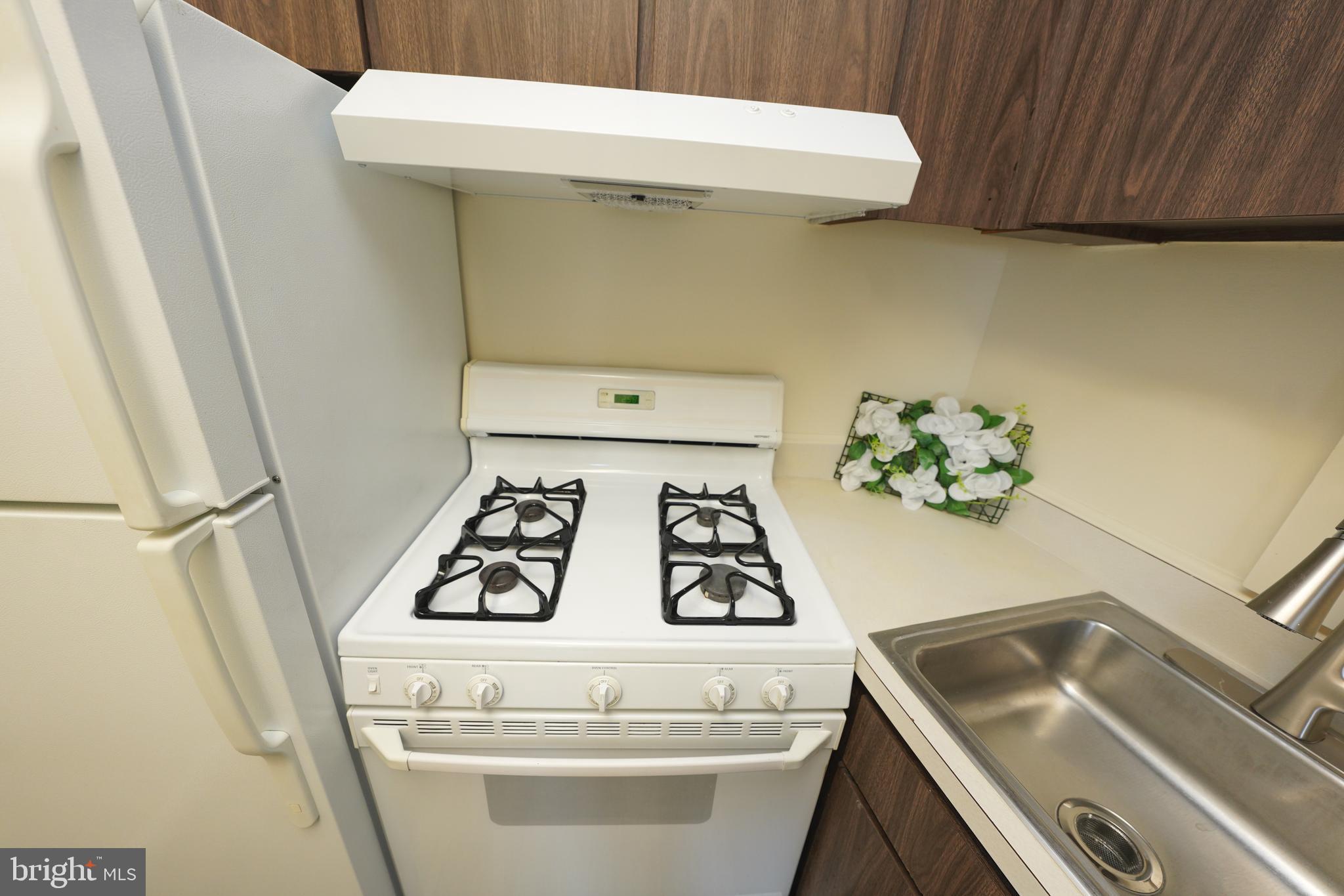 1111 University Boulevard West, Unit 1001A Silver Spring, MD 20902 - Photo 12 of 27 a utility room with dryer and washer