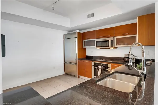 $2,995 | 3000 Oasis Grand Boulevard, Unit 2004, Fort Myers, FL 33916