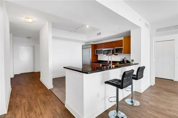 $2,995 | 3000 Oasis Grand Boulevard, Unit 2004, Fort Myers, FL 33916