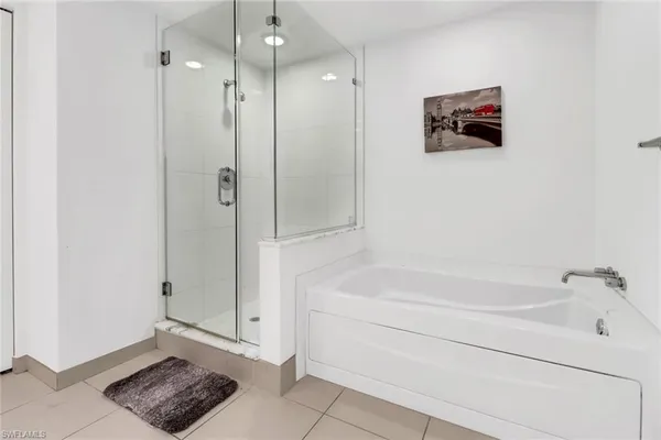 $2,995 | 3000 Oasis Grand Boulevard, Unit 2004, Fort Myers, FL 33916