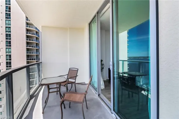 $2,995 | 3000 Oasis Grand Boulevard, Unit 2004, Fort Myers, FL 33916