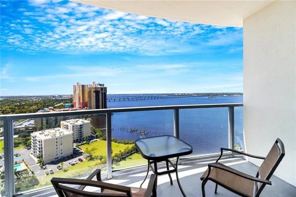 $2,995 | 3000 Oasis Grand Boulevard, Unit 2004, Fort Myers, FL 33916
