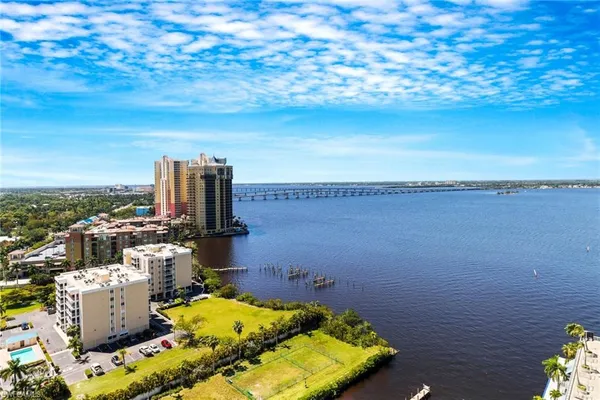 $2,995 | 3000 Oasis Grand Boulevard, Unit 2004, Fort Myers, FL 33916