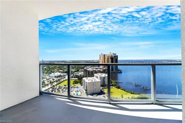 $2,995 | 3000 Oasis Grand Boulevard, Unit 2004, Fort Myers, FL 33916