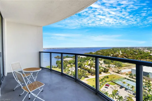 $2,995 | 3000 Oasis Grand Boulevard, Unit 2004, Fort Myers, FL 33916