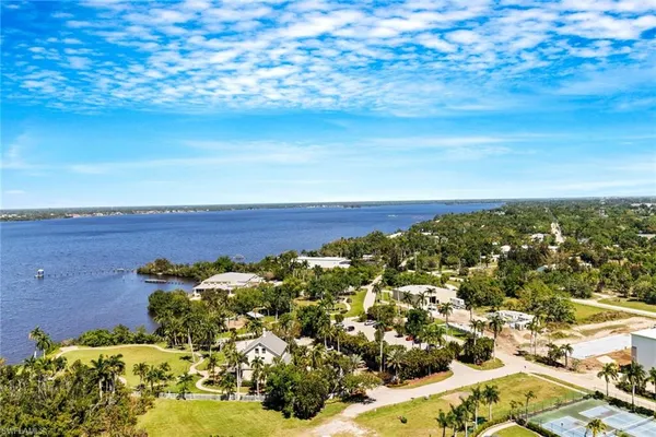 $2,995 | 3000 Oasis Grand Boulevard, Unit 2004, Fort Myers, FL 33916