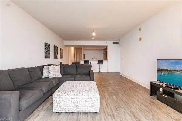 $2,995 | 3000 Oasis Grand Boulevard, Unit 2004, Fort Myers, FL 33916