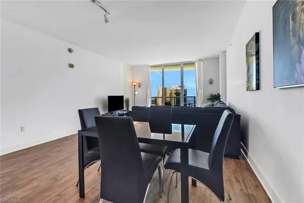 $2,995 | 3000 Oasis Grand Boulevard, Unit 2004, Fort Myers, FL 33916