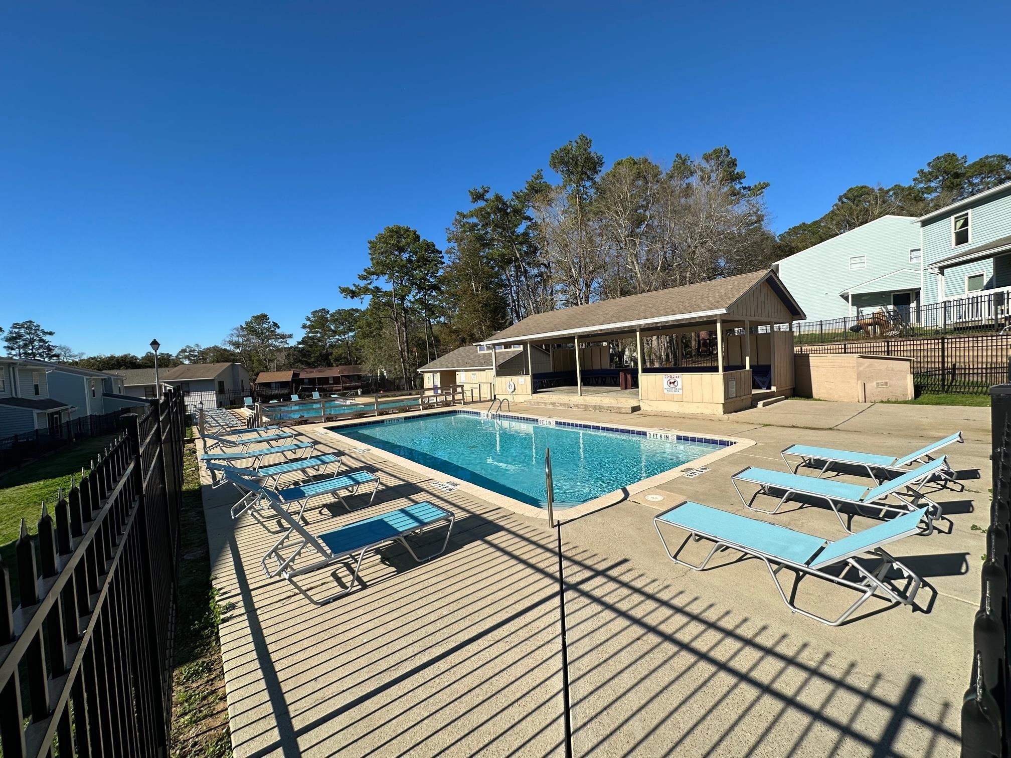 2206 Timberwood Cir South