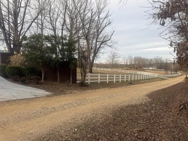 321 Bellview Road, Waverly, TN 37185