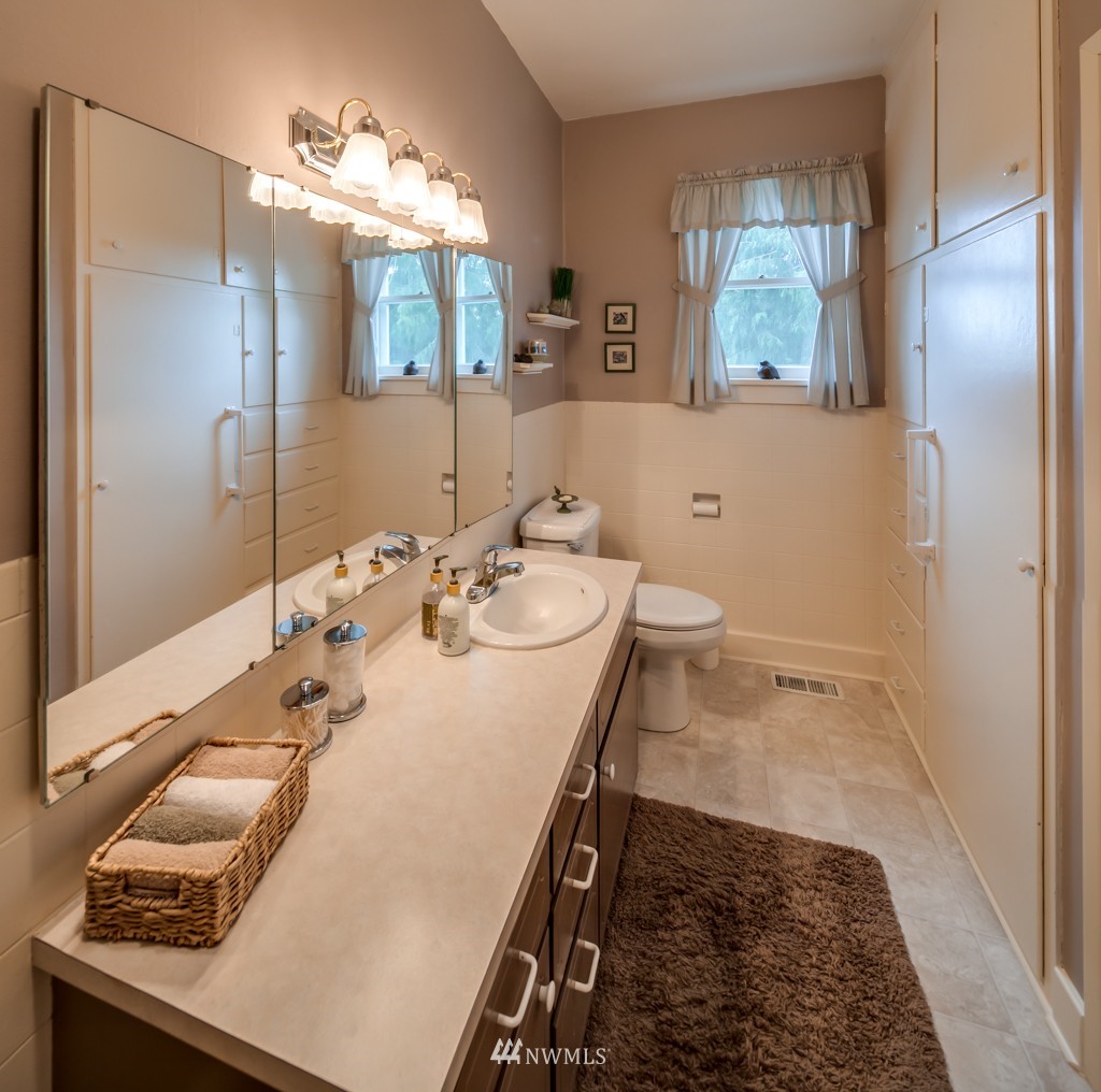 7570 Hannegan Road Lynden, WA 98264 - Photo 12 of 21 Gallery Image 12
