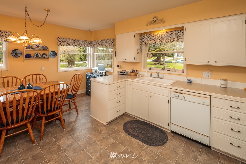 7570 Hannegan Road Lynden, WA 98264 - Photo 7 of 21 Gallery Image 7