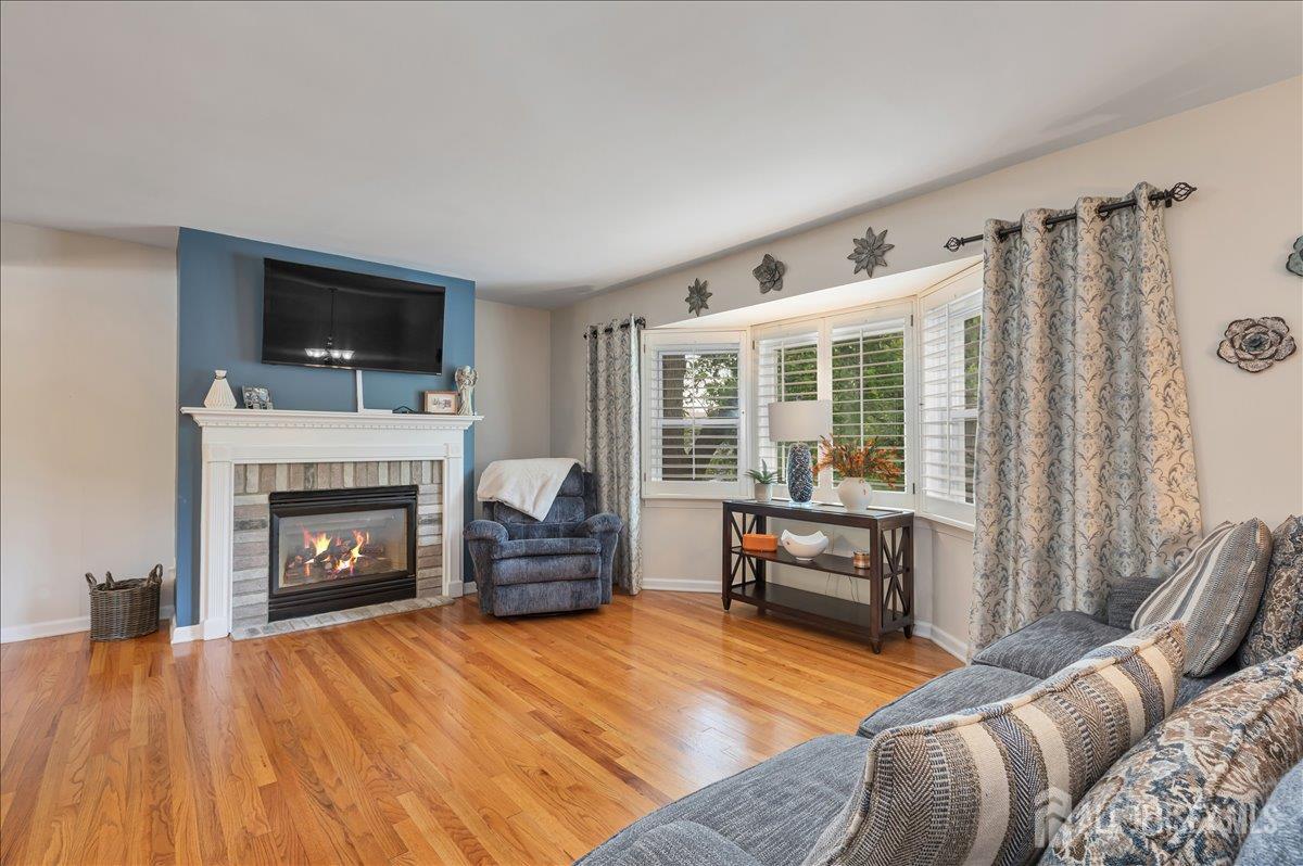 53 University Road East Brunswick, NJ 08816 - Photo 2 of 24