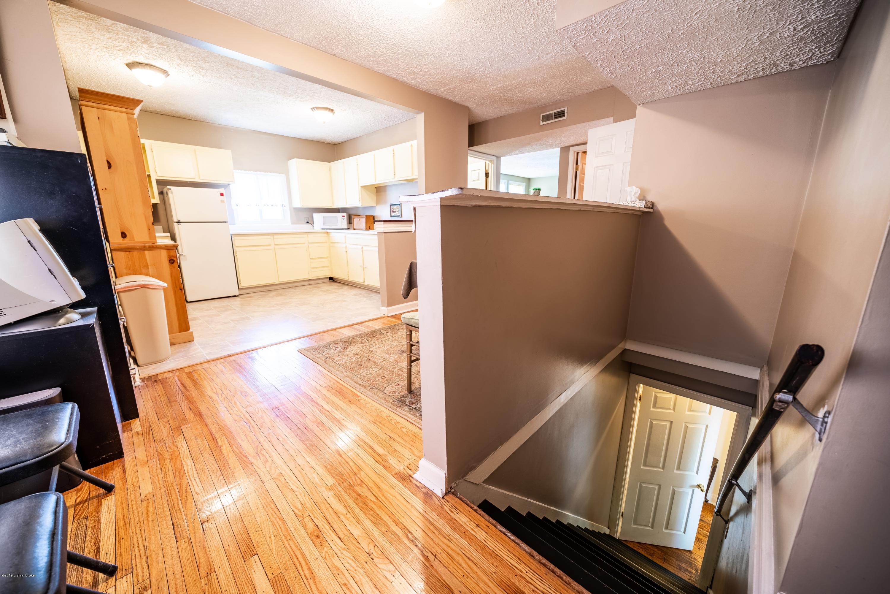 224 Ring Road Louisville, KY 40207 - Photo 19 of 47 224 Ring Rd 11075