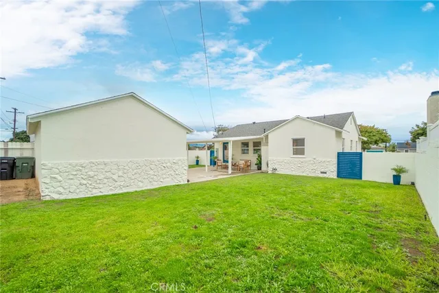 a view of a house with a yard and garage